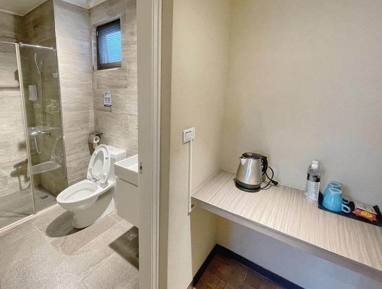 Breeze And Waves Hostel Jinning Екстериор снимка