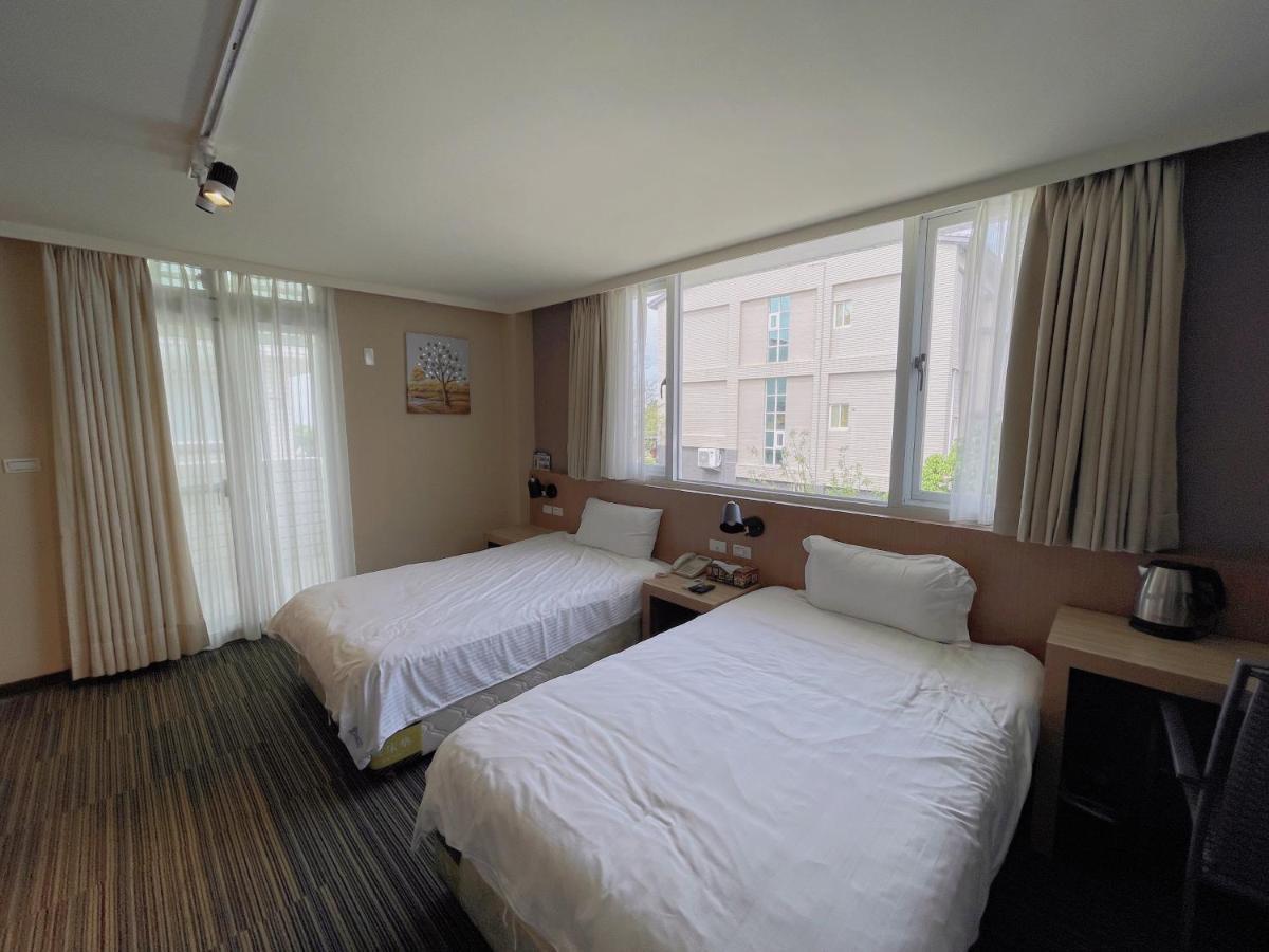 Breeze And Waves Hostel Jinning Екстериор снимка