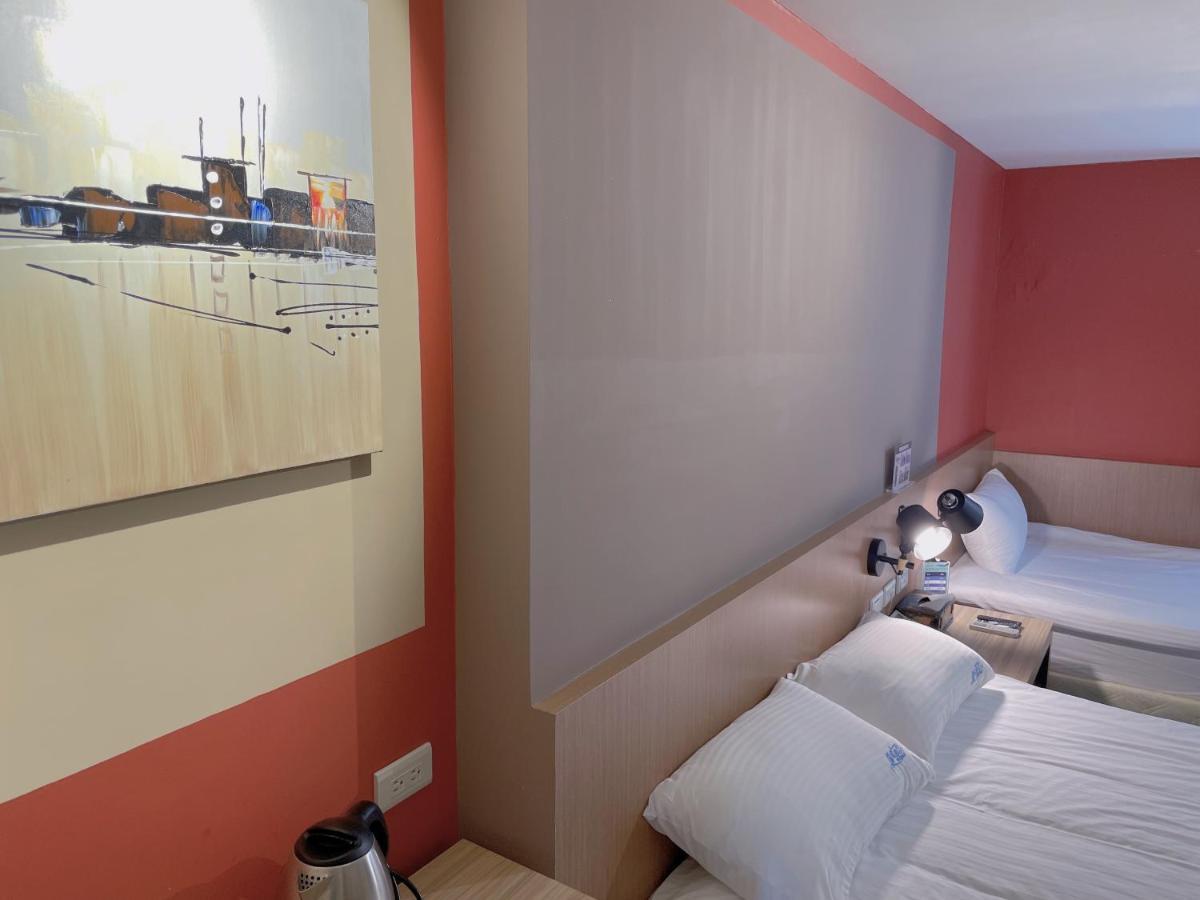 Breeze And Waves Hostel Jinning Екстериор снимка